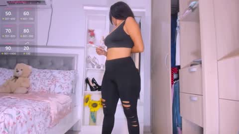 Snapshot of samanta_65 chatting on February 19, 1:51 am carolina online show from February 19, 1:51 am