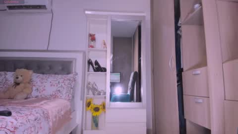 Snapshot of samanta_65 chatting on February 25, 2:03 am carolina online show from February 25, 2:03 am