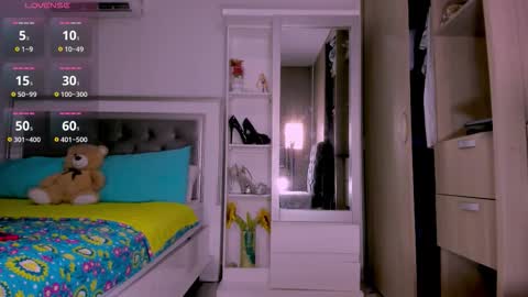 Snapshot of samanta_65 chatting on October 18, 1:30 am carolina online show from October 18, 1:30 am