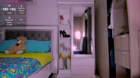 Snapshot of samanta_65 chatting on October 22, 2:34 am carolina online show from October 22, 2:34 am