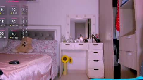 Snapshot of samanta_65 chatting on June 19, 1:32 am carolina online show from June 19, 1:32 am
