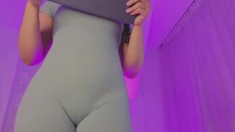 Snapshot of samanta_william chatting on October 21, 3:18 am samanta online show from October 21, 3:18 am