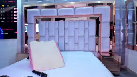 S A M A N T A   online show from January 21, 6:33 am