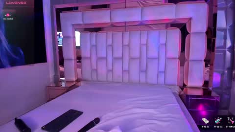 S A M A N T A   online show from February 27, 6:18 am