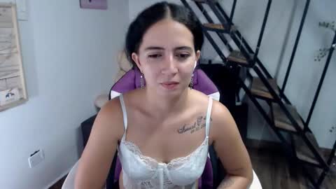 Snapshot of samantha2girl chatting on October 15, 7:25 pm samantha online show from October 15, 7:25 pm