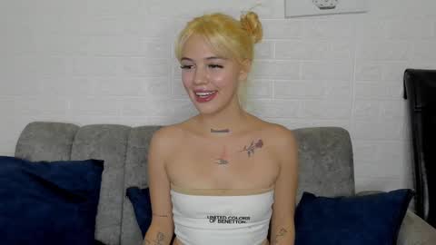 Snapshot of samantha_browwnn chatting on January 27, 1:05 am samantha_browwnn online show from January 27, 1:05 am