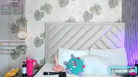 Snapshot of samantha_duque11 chatting on February 6, 7:45 am Samantha online show from February 6, 7:45 am