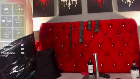 SAMANTHA online show from November 7, 9:15 pm