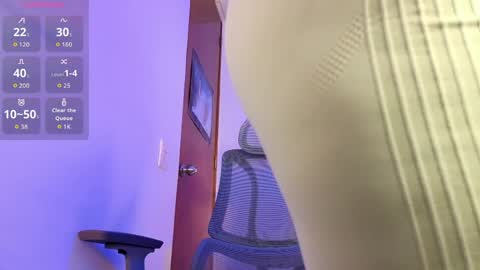 Snapshot of samantha_ros1 chatting on May 15, 1:29 pm Samantha Ros online show from May 15, 1:29 pm