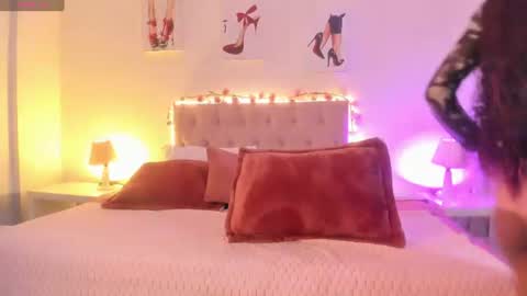 Snapshot of samantha_spike chatting on June 10, 8:30 pm Samantha online show from June 10, 8:30 pm