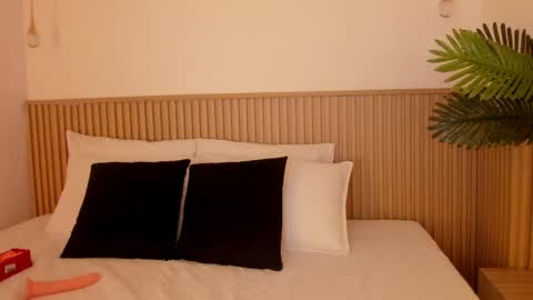 Snapshot of samantha_sra_ chatting on June 6, 12:27 am samantha_sra_ online show from June 6, 12:27 am