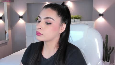 Snapshot of samanthaa_22_ chatting on February 1, 3:30 am Samanthaa online show from February 1, 3:30 am