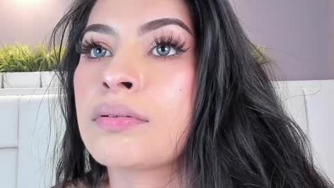 Snapshot of samanthaa_22_ chatting on February 8, 9:46 am Samanthaa online show from February 8, 9:46 am