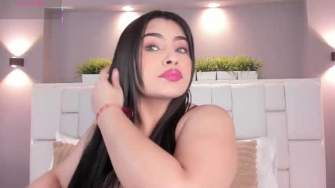 Snapshot of samanthaa_22_ chatting on February 22, 3:56 am Samanthaa online show from February 22, 3:56 am