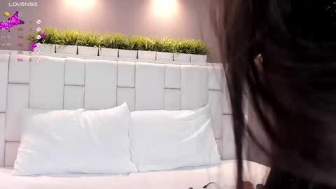 Snapshot of samanthaa_22_ chatting on February 26, 6:37 am Samanthaa online show from February 26, 6:37 am