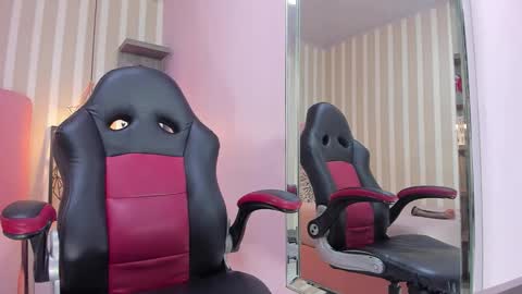    online show from October 23, 7:45 pm