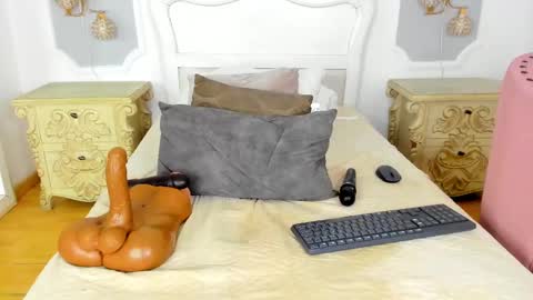 Snapshot of samanthabrown69 chatting on February 19, 6:33 am Samantha online show from February 19, 6:33 am