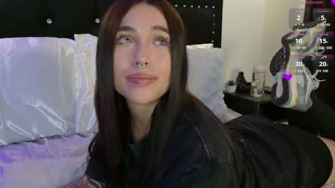 Snapshot of samanthagrant_ chatting on June 6, 10:14 pm IGSamanthaGrant 10 online show from June 6, 10:14 pm