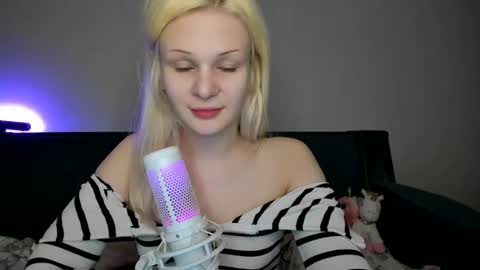 Snapshot of samanthamiasnik1 chatting on March 6, 5:33 pm Samantha online show from March 6, 5:33 pm