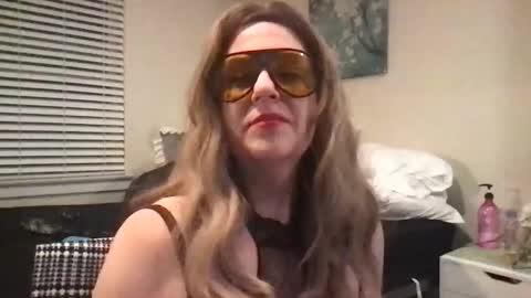 Snapshot of samanthavale chatting on December 14, 3:01 am Samantha Vale online show from December 14, 3:01 am