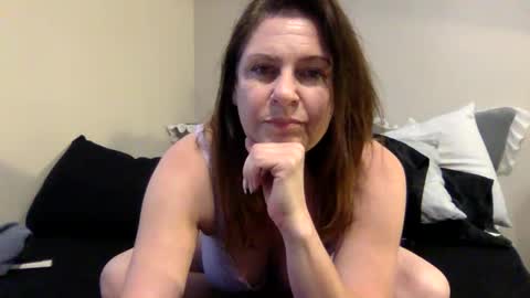 Samantha Vale online show from April 27, 1:31 pm