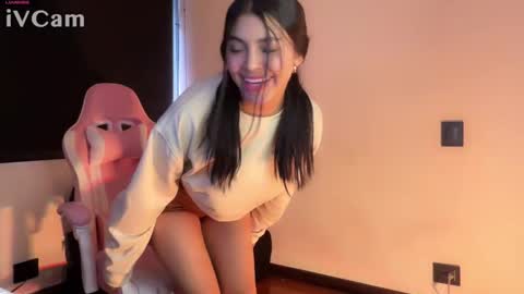 Snapshot of samara_lam chatting on February 1, 7:02 pm Sammy online show from February 1, 7:02 pm