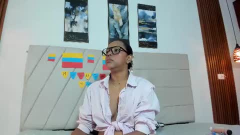 samaraa_smith1 online show from July 4, 12:44 pm