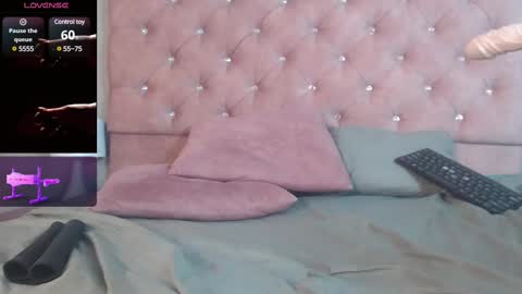 samaragrey18 online show from February 26, 6:47 am