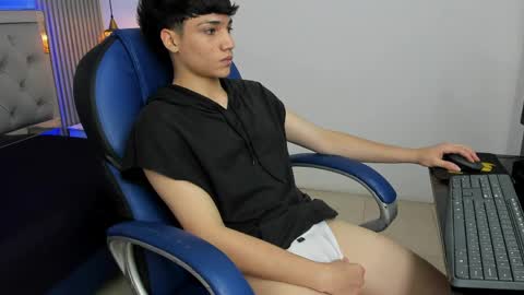 Snapshot of samblack_ chatting on May 13, 7:55 pm Sam online show from May 13, 7:55 pm
