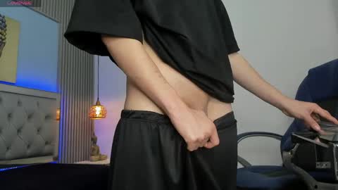 Snapshot of samblack_ chatting on May 21, 1:51 pm Sam online show from May 21, 1:51 pm