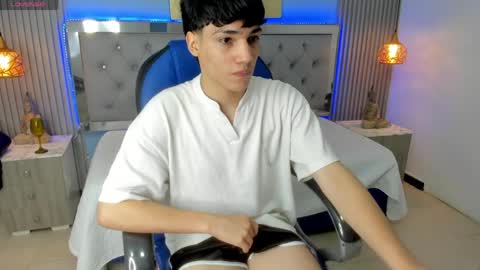 Snapshot of samblack_ chatting on June 5, 12:44 pm Sam online show from June 5, 12:44 pm