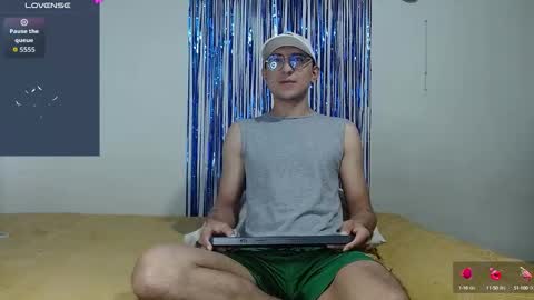 Snapshot of samfox_ chatting on September 16, 11:11 am SAM online show from September 16, 11:11 am