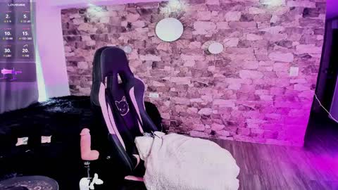 samiacooper25 online show from April 19, 6:10 pm