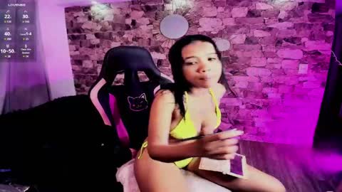 samiacooper25 online show from April 21, 8:31 am