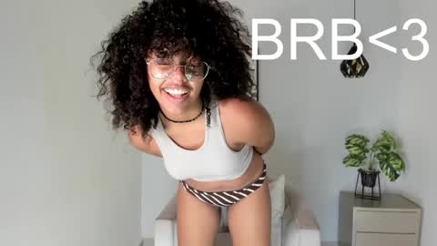 Snapshot of samie_mury chatting on November 6, 3:29 am Samie Mury online show from November 6, 3:29 am