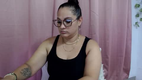 Snapshot of samira_lennox chatting on April 25, 9:23 pm SAMIRA online show from April 25, 9:23 pm