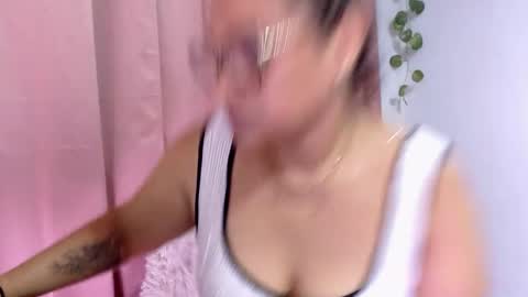 Snapshot of samira_lennox chatting on April 27, 8:40 pm SAMIRA online show from April 27, 8:40 pm
