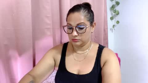 Snapshot of samira_lennox chatting on April 28, 6:02 pm SAMIRA online show from April 28, 6:02 pm
