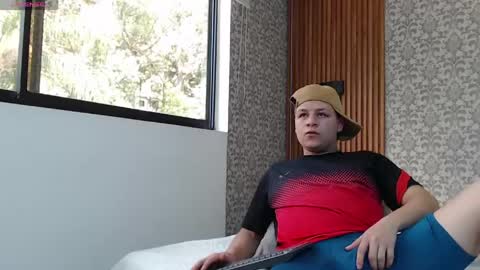 Snapshot of samjoness_ chatting on March 7, 7:33 pm Sam online show from March 7, 7:33 pm