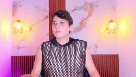 Snapshot of samlopez1 chatting on November 11, 3:06 am Sam online show from November 11, 3:06 am