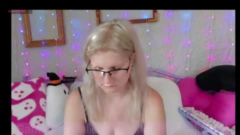Snapshot of sammiesin13 chatting on August 3, 1:05 pm Samantha online show from August 3, 1:05 pm