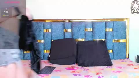 Snapshot of sammy_fox18 chatting on October 21, 7:14 pm Sammy fox18 online show from October 21, 7:14 pm