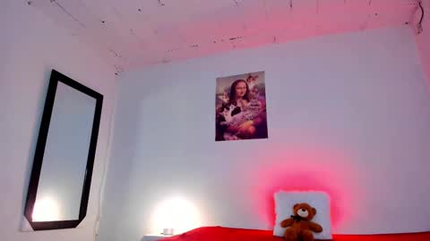 Snapshot of sammy_greyy1 chatting on February 16, 5:48 am sammy_greyy1 online show from February 16, 5:48 am