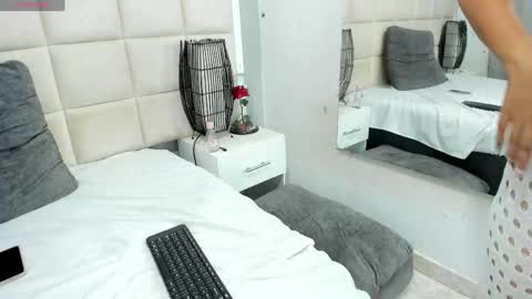Snapshot of sammy_uwu1 chatting on May 15, 2:51 am Nice to meet you guys my name is Lina. online show from May 15, 2:51 am