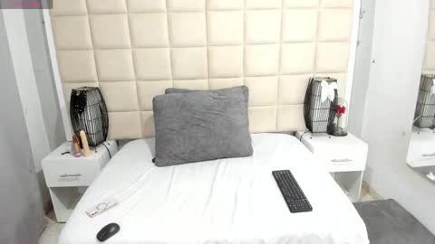 Snapshot of sammy_uwu1 chatting on May 23, 11:31 pm Nice to meet you guys my name is Lina. online show from May 23, 11:31 pm