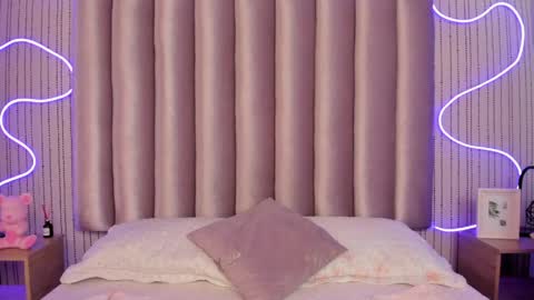 Samantha   online show from April 22, 3:09 am