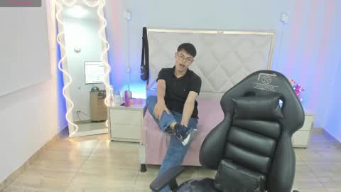 Snapshot of samu_tay chatting on June 8, 3:29 am samu_tay online show from June 8, 3:29 am