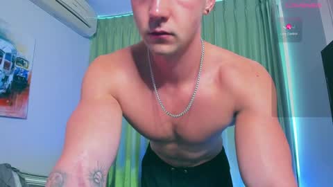 Snapshot of samuel_andrew chatting on January 6, 6:36 am Samuel online show from January 6, 6:36 am