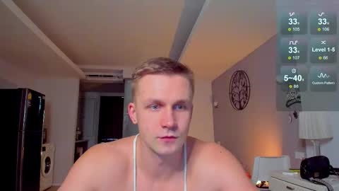 Snapshot of samuel_andrew chatting on December 4, 3:27 am Samuel online show from December 4, 3:27 am