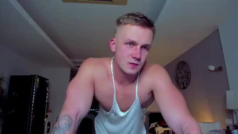 Snapshot of samuel_andrew chatting on June 16, 3:20 am Samuel online show from June 16, 3:20 am